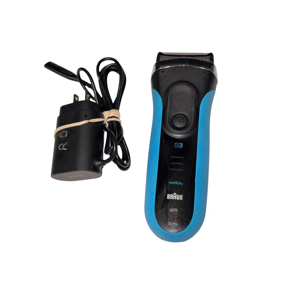 Braun Series 3 3040s Wet & Dry Electric Foil Shaver Blue w/ Charger Works Great!